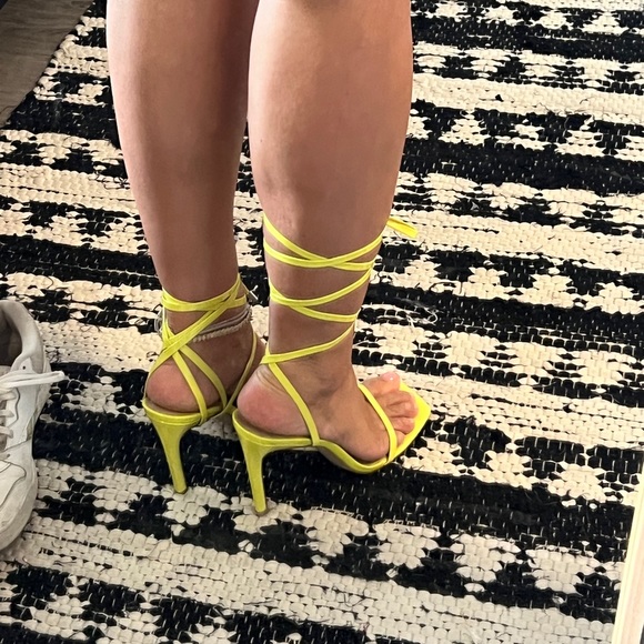 Steve Madden Uplift Ankle Tie Sandals Yellow Size 11 - Picture 10 of 10